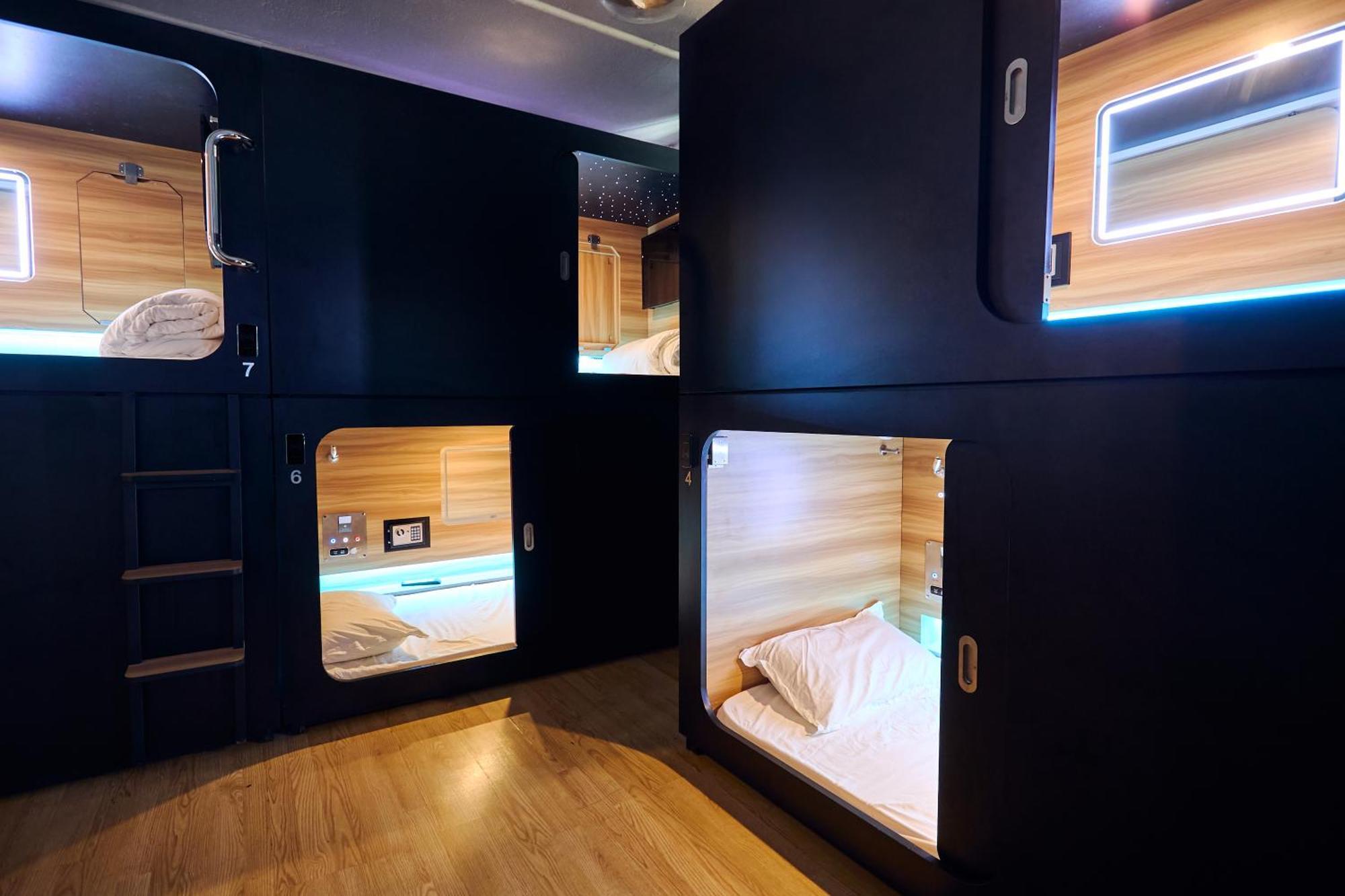Capsule Hotel Монреаль Экстерьер фото